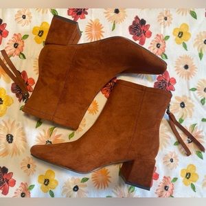 Mi.iM size 6 caramel faux suede booties with block heel